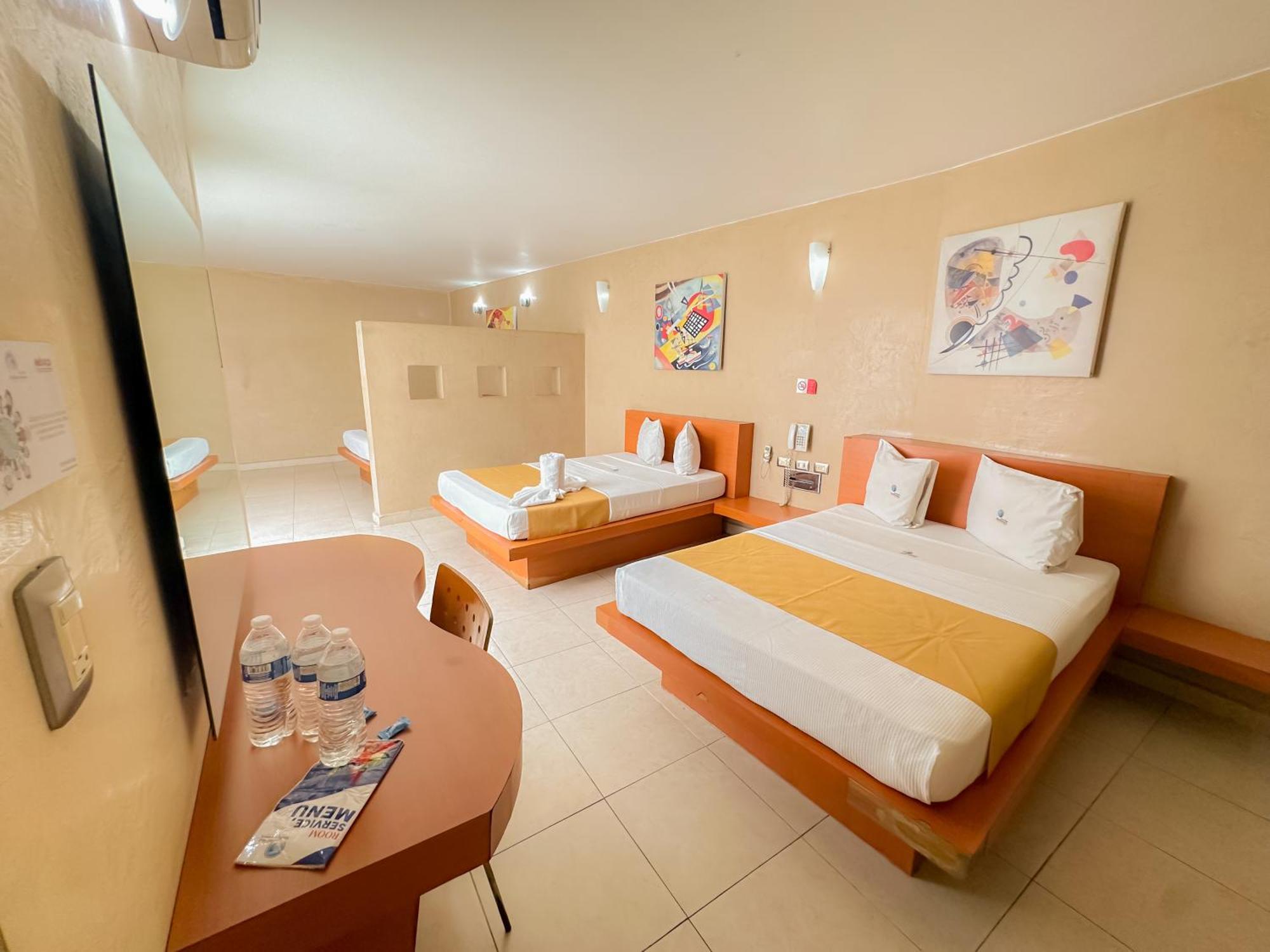 Auto Hotel Mediterraneo คาลาปา ภายนอก รูปภาพ