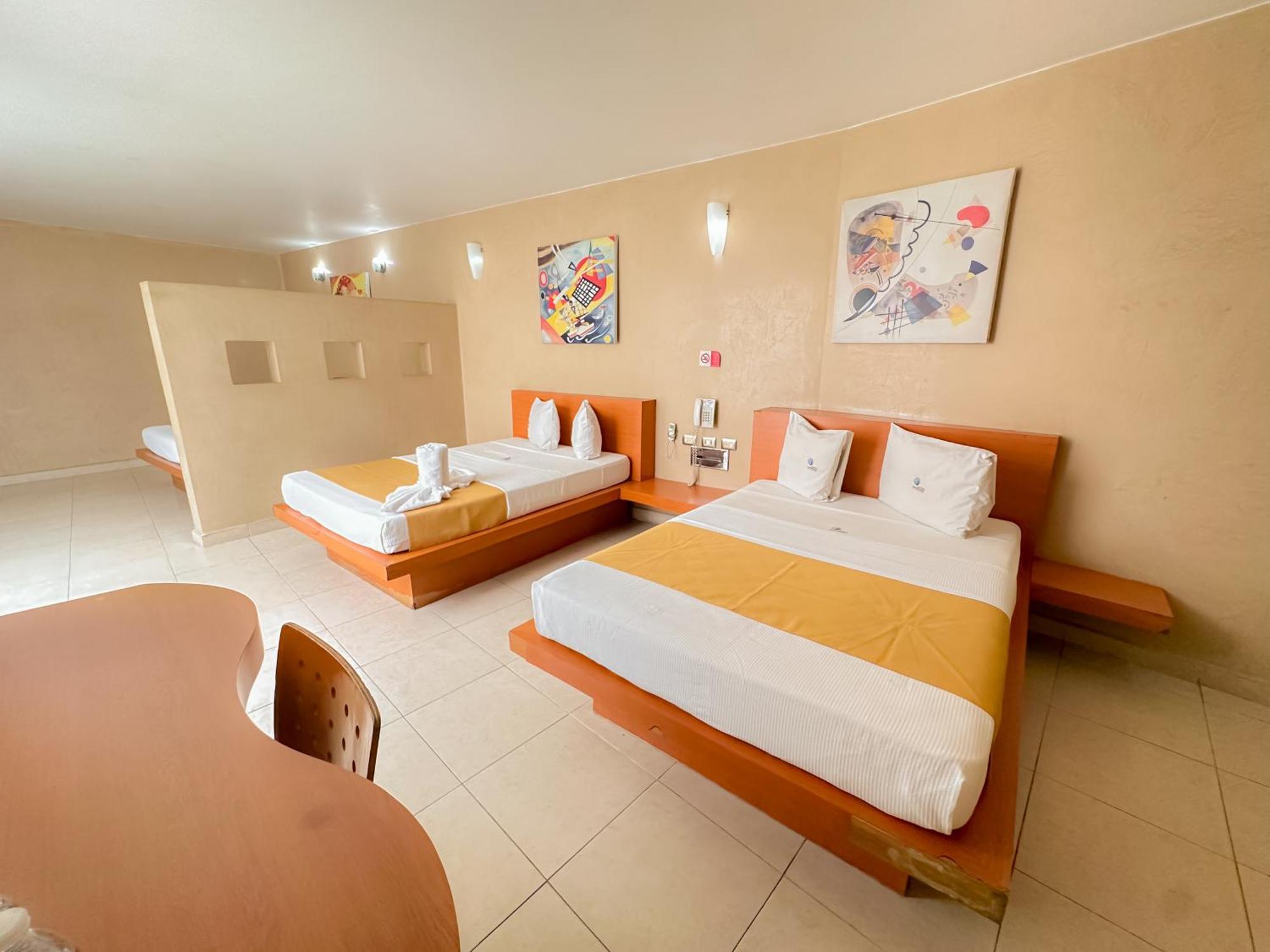 Auto Hotel Mediterraneo คาลาปา ภายนอก รูปภาพ